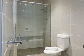 Open & Flowy 1 Bedroom Apartment In Chadstone - Accommodation Redcliffe 5