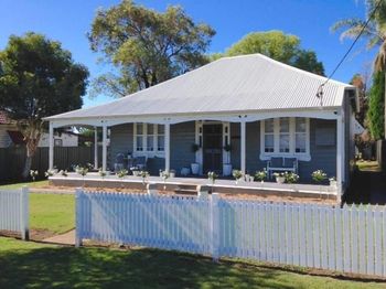 Edgeworth Street Manor - Accommodation Redcliffe 0