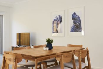 Spacious & Bright 1 Bedroom Apartment - Accommodation Redcliffe 4