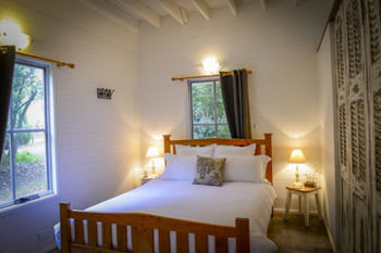 Arcadia Bed & Breakfast & Cottages - Accommodation Redcliffe 2