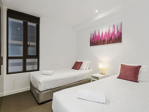 CHARLOTTE Manhatten Building Near Spencer St. & Southern Cross Station - Accommodation Redcliffe 0