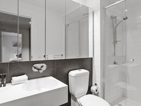 CHARLOTTE Manhatten Building Near Spencer St. & Southern Cross Station - Accommodation Redcliffe 3