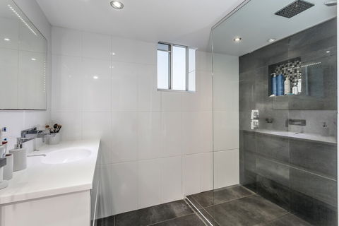 Penthouse On Suttons - Accommodation Redcliffe 4