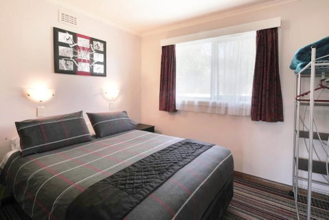 Georges Bay Apartments - Accommodation Redcliffe 3