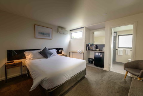 Georges Bay Apartments - Accommodation Redcliffe 2
