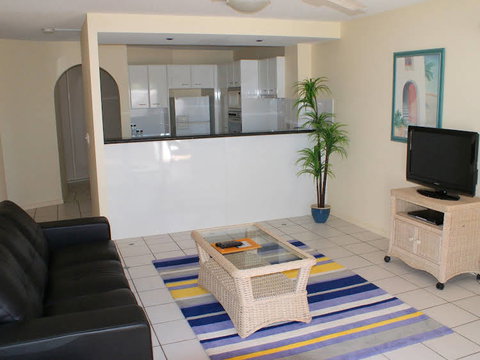 Beachside Resort - Accommodation Redcliffe 4