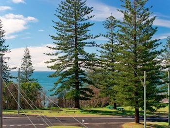Seaspray Apartments - Accommodation Redcliffe 5