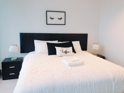 Skytower Apartment - Accommodation Redcliffe 4