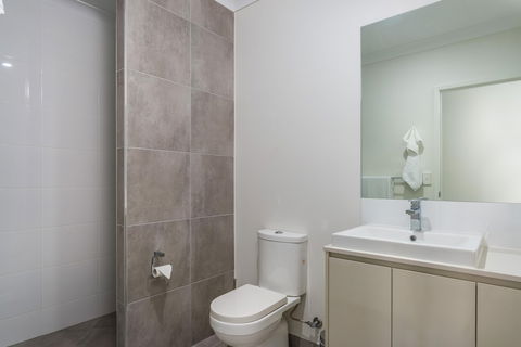 Blue Lagoon Villa B - Accommodation Redcliffe 5