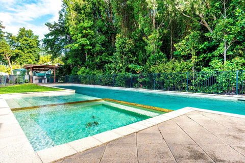 Blue Lagoon Villa B - Accommodation Redcliffe 4