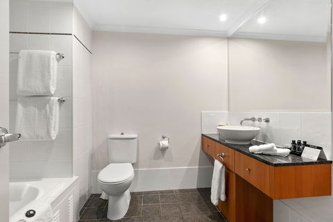 Poolside Apt In Alamanda Beachfront Resort 67 - Accommodation Redcliffe 6