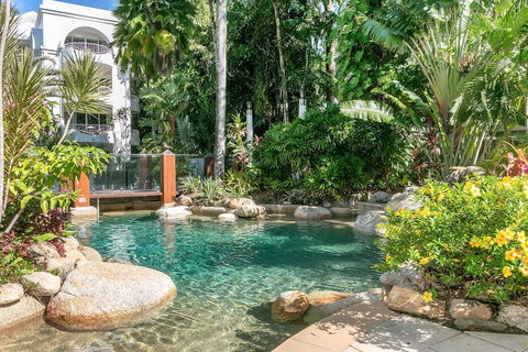 Poolside Apt In Alamanda Beachfront Resort 67 - Accommodation Redcliffe 3