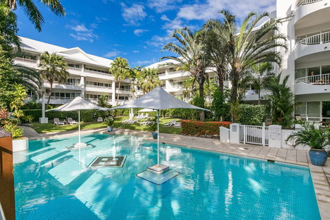 Poolside Apt In Alamanda Beachfront Resort 67 - Accommodation Redcliffe 2