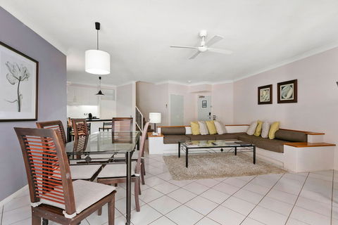 Poolside Apt In Alamanda Beachfront Resort 67 - Accommodation Redcliffe 5