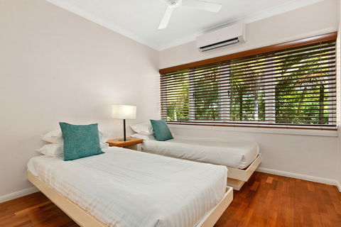 Poolside Apt In Alamanda Beachfront Resort 67 - Accommodation Redcliffe 4
