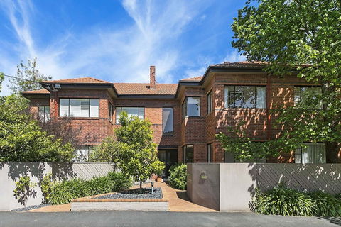 Boutique Stays - Frankie's Place - Accommodation Redcliffe 3