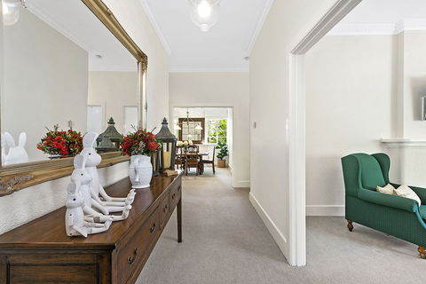 Boutique Stays - Frankie's Place - Accommodation Redcliffe 4