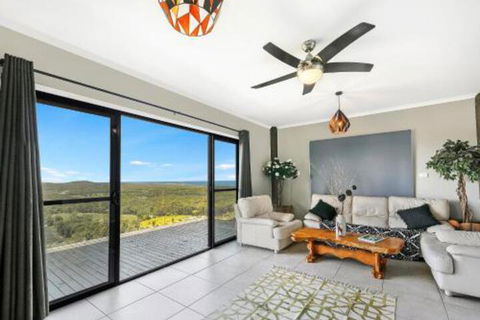 Eagles Loft - Accommodation Redcliffe 7
