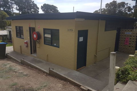 Lakes Caravilla Caravan Park - Accommodation Redcliffe 3