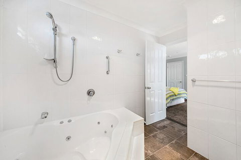 Forresters Beach Bed & Breakfast - Accommodation Redcliffe 2