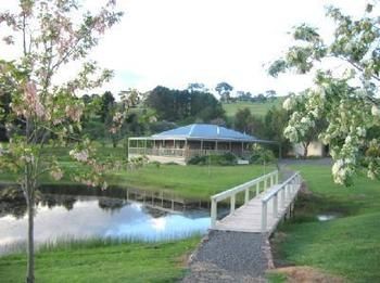 Buttercup Cottage & Private Apartment - Accommodation Redcliffe 0