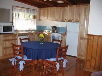 Buttercup Cottage & Private Apartment - Accommodation Redcliffe 6