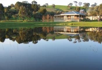 Buttercup Cottage & Private Apartment - Accommodation Redcliffe 1