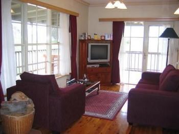 Buttercup Cottage & Private Apartment - Accommodation Redcliffe 5