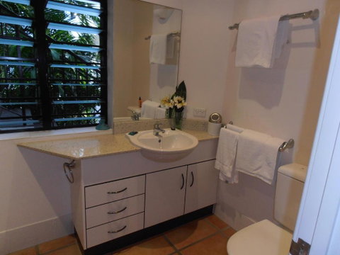 Floriana Villas - Accommodation Redcliffe 6