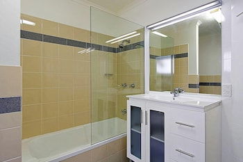 A PERFECT STAY - Clarkes Beach Villa - Accommodation Redcliffe 2