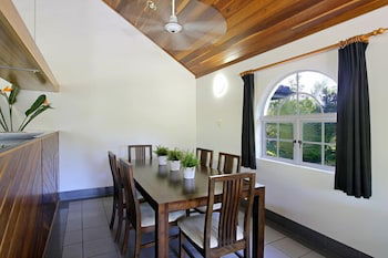 A PERFECT STAY - Clarkes Beach Villa - Accommodation Redcliffe 4