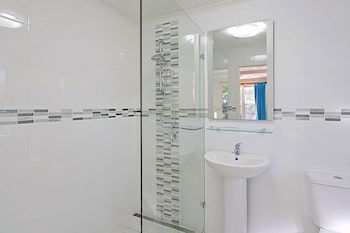 A PERFECT STAY - Clarkes Beach Villa - Accommodation Redcliffe 5