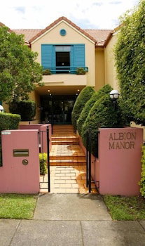 AAA Albion Manor Apartments And Motel - Accommodation Redcliffe 2