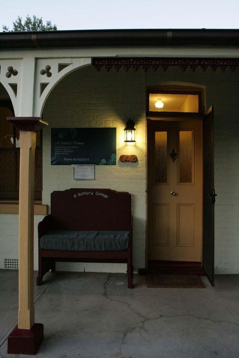A Settler's Cottage - Accommodation Redcliffe 1