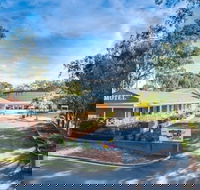 Commercial Golf Resort - Accommodation Redcliffe