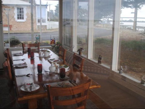 Vue De M Bed & Breakfast - Accommodation Redcliffe 4