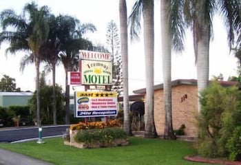 Armstrong Beach QLD Accommodation Redcliffe