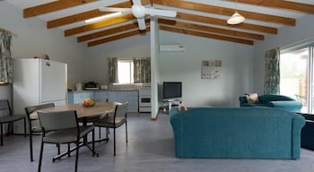 Cervantes Holiday Homes - Accommodation Redcliffe 4