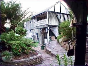 Old Colony Inn - Accommodation Redcliffe 3