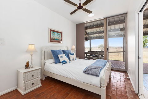Owl Head Lodge - Accommodation Redcliffe 4