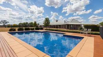 Owl Head Lodge - Accommodation Redcliffe 3