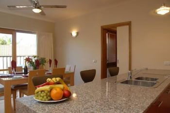 The Lakes Apartments - Accommodation Redcliffe 4