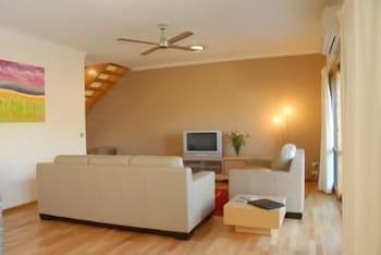 The Lakes Apartments - Accommodation Redcliffe 2