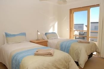 The Lakes Apartments - Accommodation Redcliffe 6