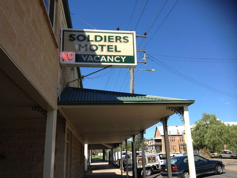 Soldiers Motel - Accommodation Redcliffe 0