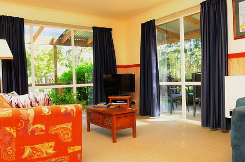 The Crays Accommodation - Accommodation Redcliffe 6