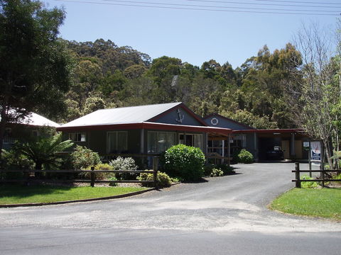 The Crays Accommodation - Accommodation Redcliffe 0