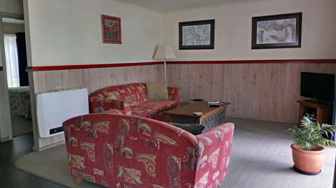 The Crays Accommodation - Accommodation Redcliffe 4