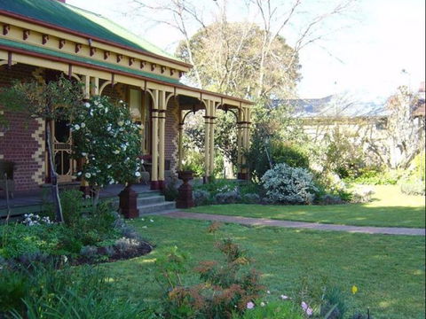 Tara House Bed & Breakfast - Accommodation Redcliffe 2