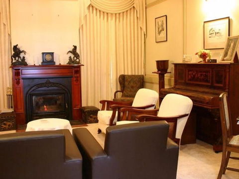 Tara House Bed & Breakfast - Accommodation Redcliffe 1